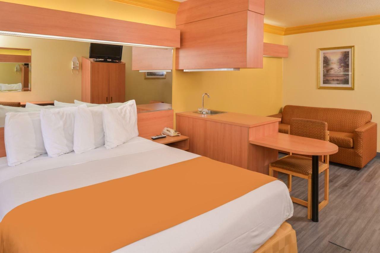 H3 Inn & Suites - Lax Airport - Los Angeles Інґлвуд Екстер'єр фото